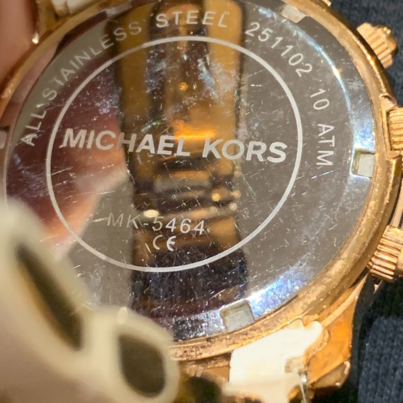 Gorgeous MK watch in White/Gold colour - Picture 4 of 10
